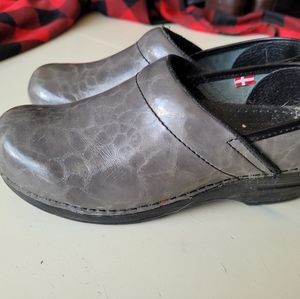 Womens professional clog size 37